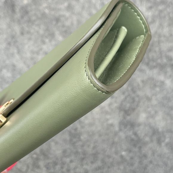 CELINE LARGE WALLET TRIOMPHE IN SHINY CALFSKIN DARK OLIVE Box And Dust Bag - Picture 9 of 16